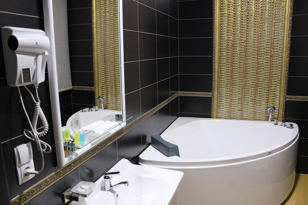 Astor Hotel & Spa Bisjkek Eksteriør billede